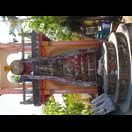 Im Tempel gibt es nicht nur steinerne Wächter